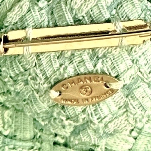 CHANEL 14C Mint Green‎ Tweed Camellia Flower Brooch with Pearl CC Center & Box - Picture 3 of 10
